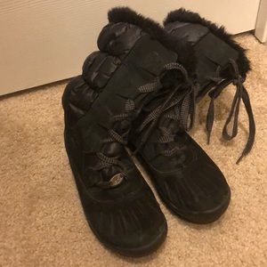 Women’s Timberlands black insulated boots with fur